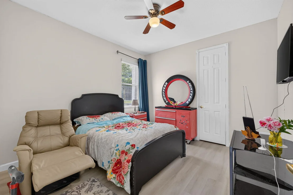 Photo of 755 SW RIVER BEND Circle