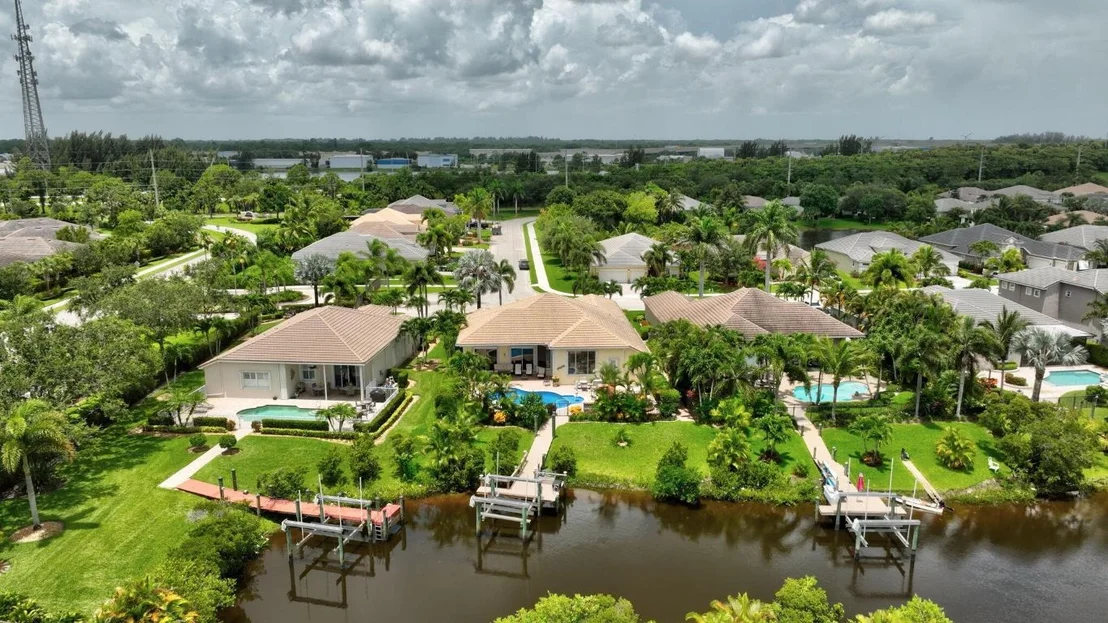 Photo of 699 SW River Bend Circle