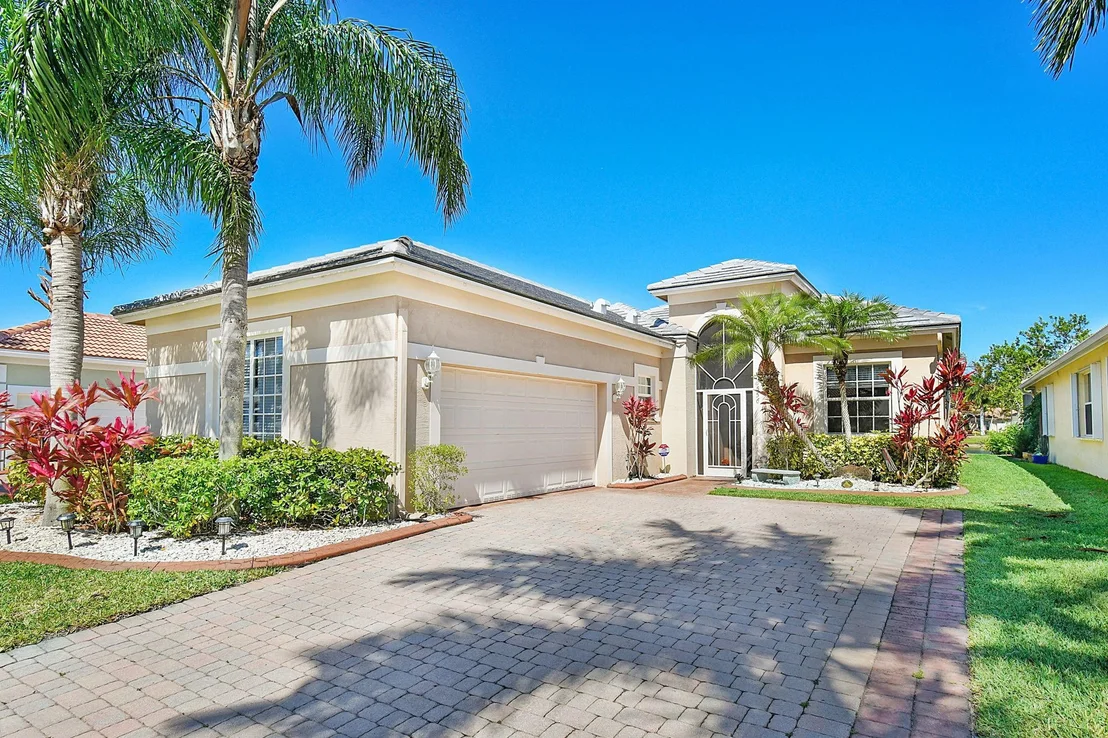 Photo of 6556 SE Broadmoor Lane