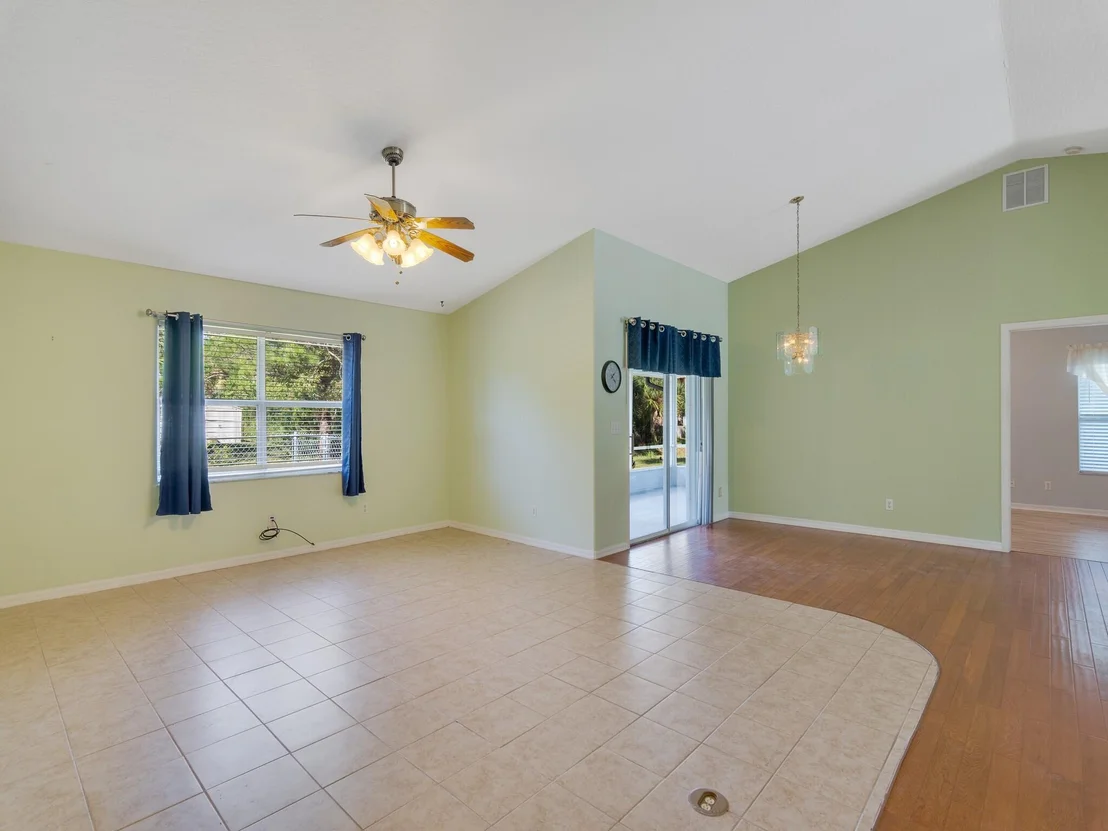 Photo of 825 Landsdowne Drive