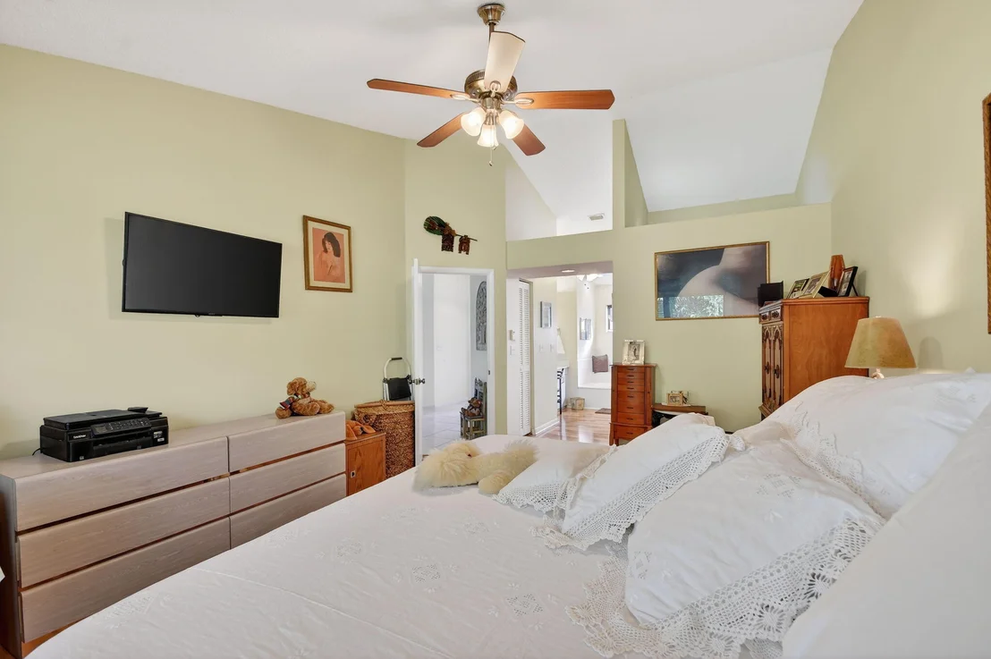 Photo of 7147 Le Chalet Boulevard