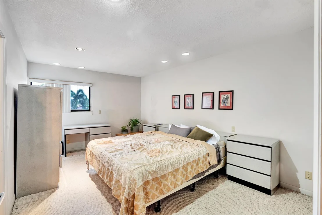 Photo of 3899 Live Oak Boulevard