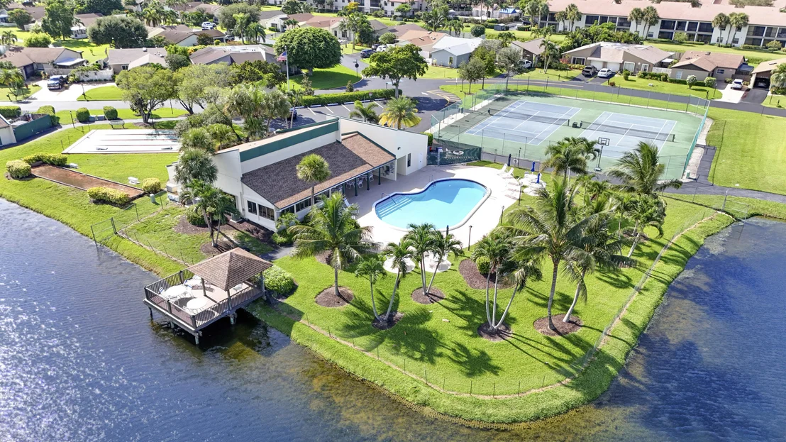 Photo of 5481 Mirror Lakes Boulevard