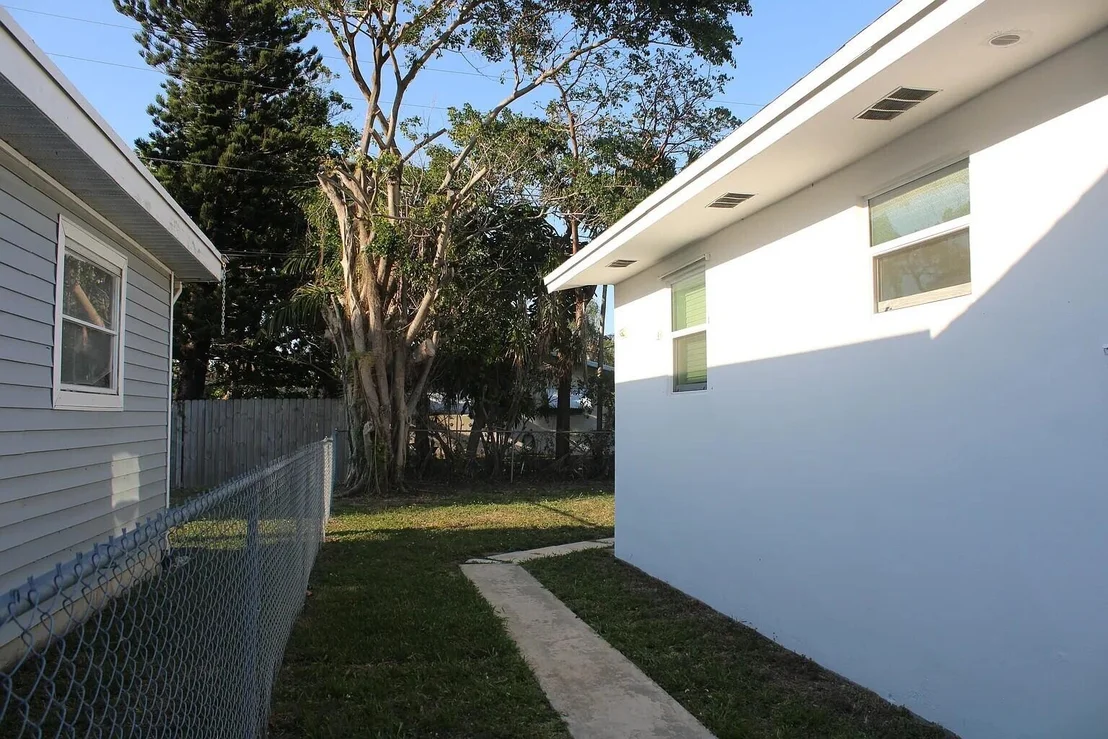 Photo of 47 SE 12TH Street