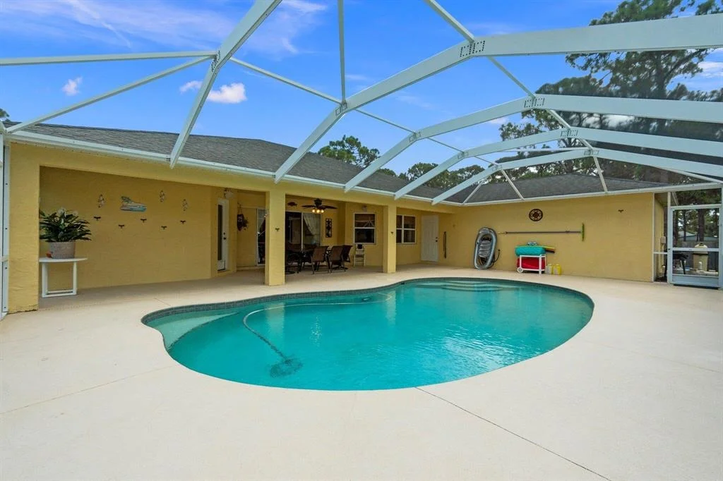 Photo of 5501 Pinetree Drive