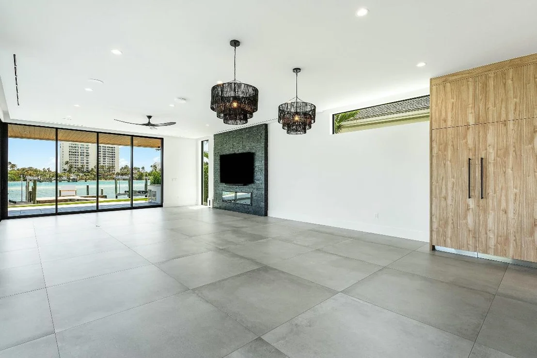 Photo of 3445 Harbor Road N