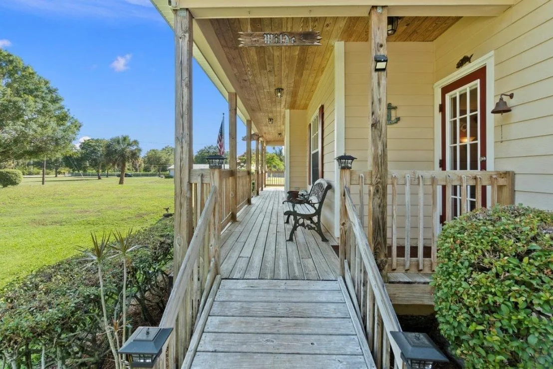 Photo of 405 SE Salerno Road