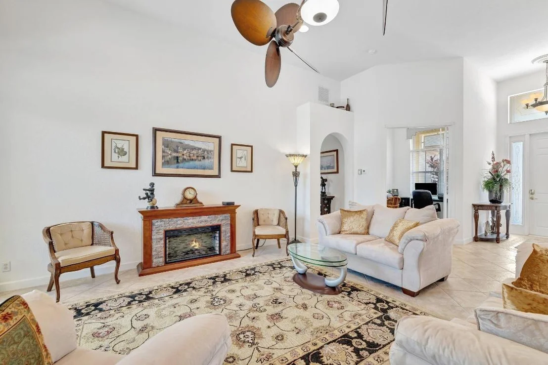 Photo of 699 SW River Bend Circle