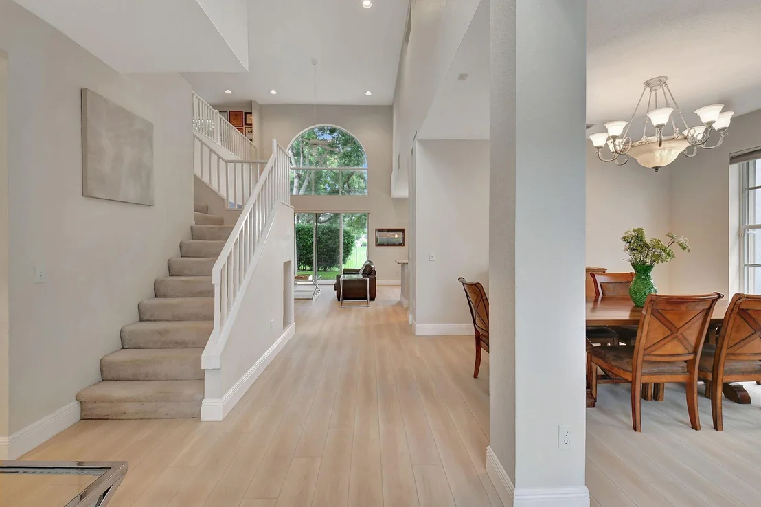 Photo of 7613 Charing Cross Lane