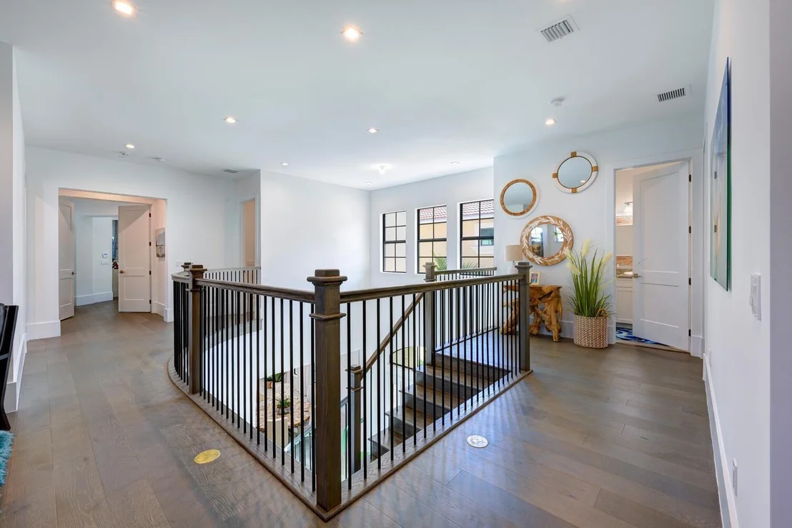 Photo of 636 Windward Circle S
