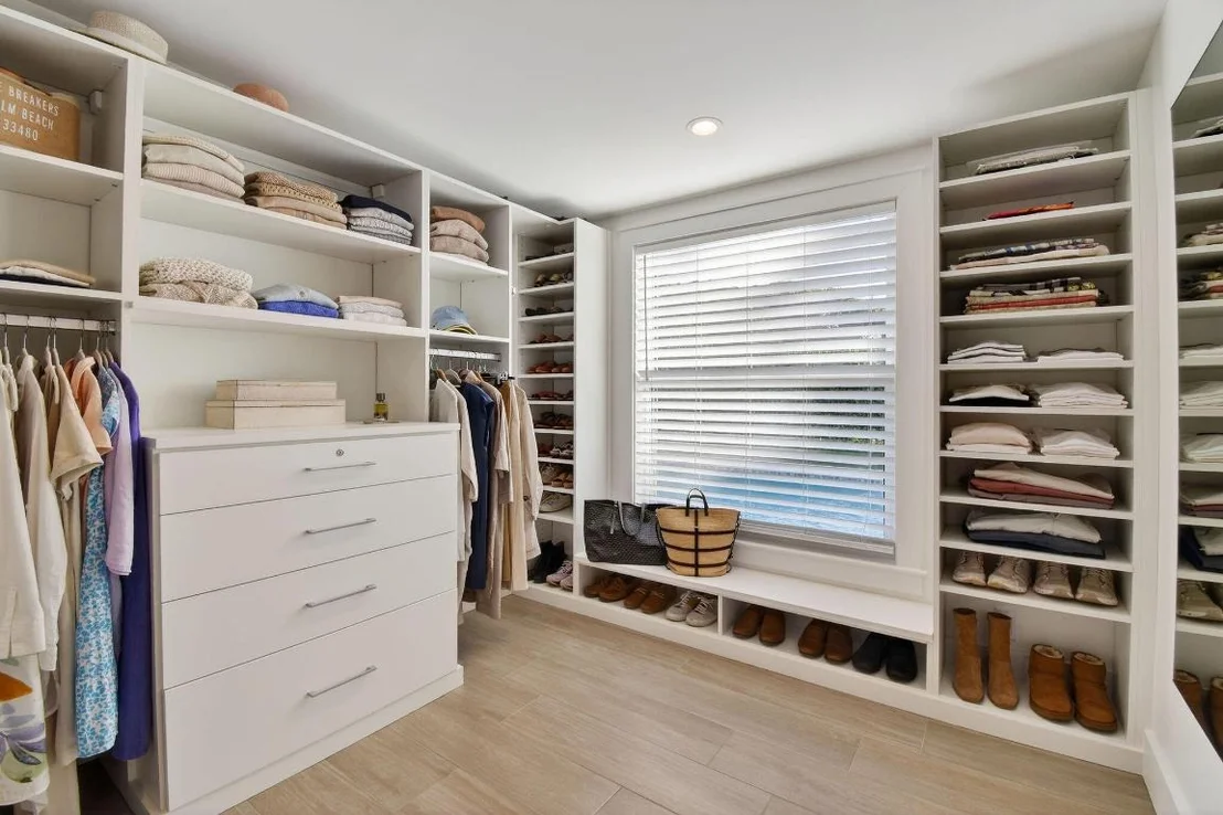 Photo of 700 Lakeside Circle
