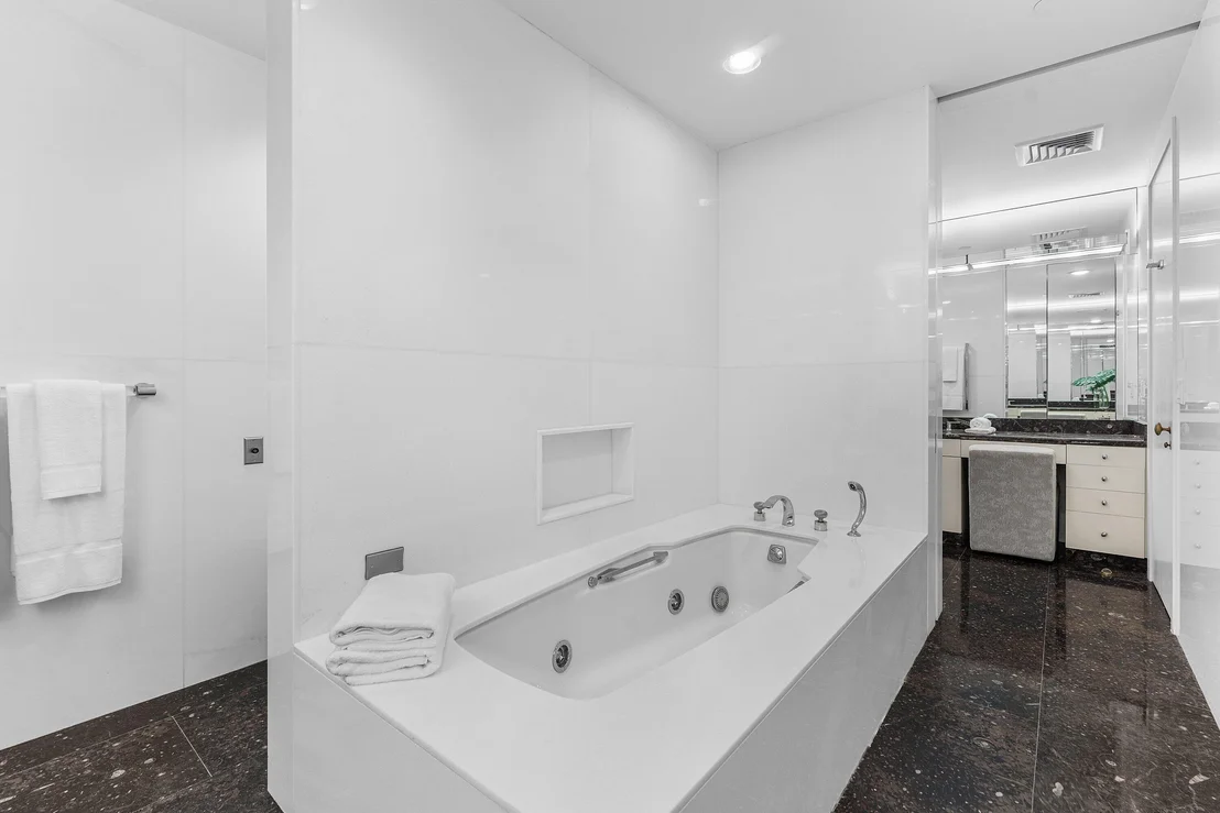 Photo of Unit NPH4 at 2 N Breakers Row Row