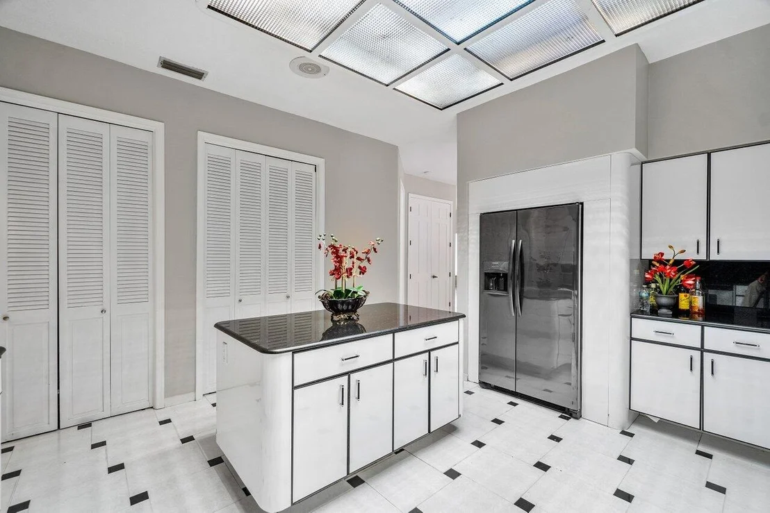 Photo of 648 Riviera Drive