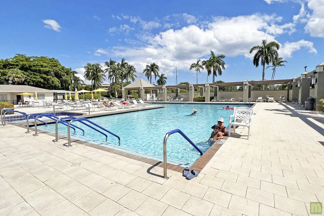 Photo of Unit M2 at 1901 Bermuda Circle
