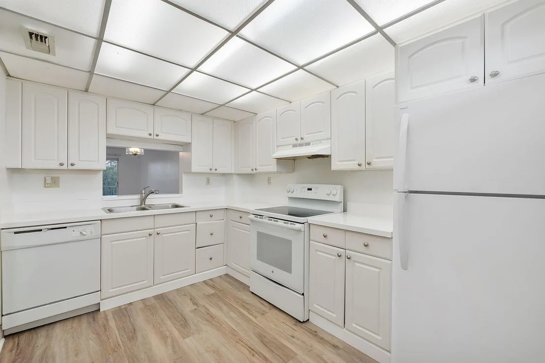 Photo of Unit 508 at 1075 RIVERSIDE Drive