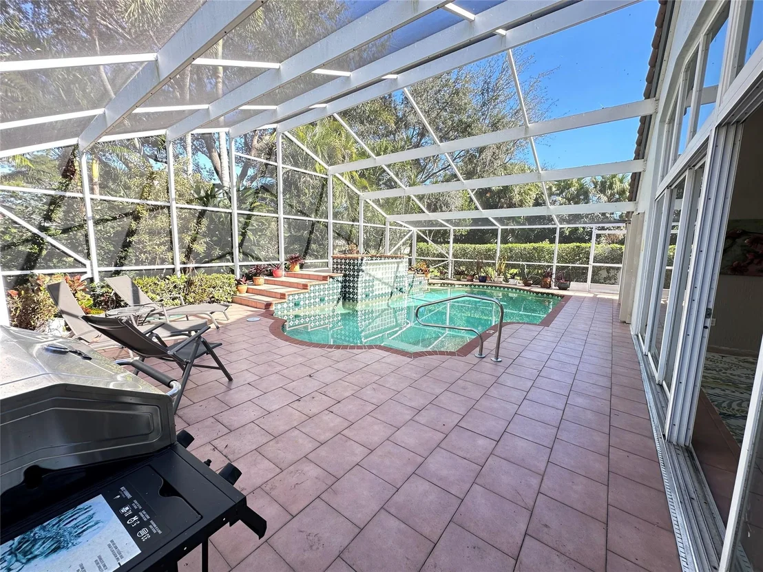 Photo of 6565 Sherbrook Drive