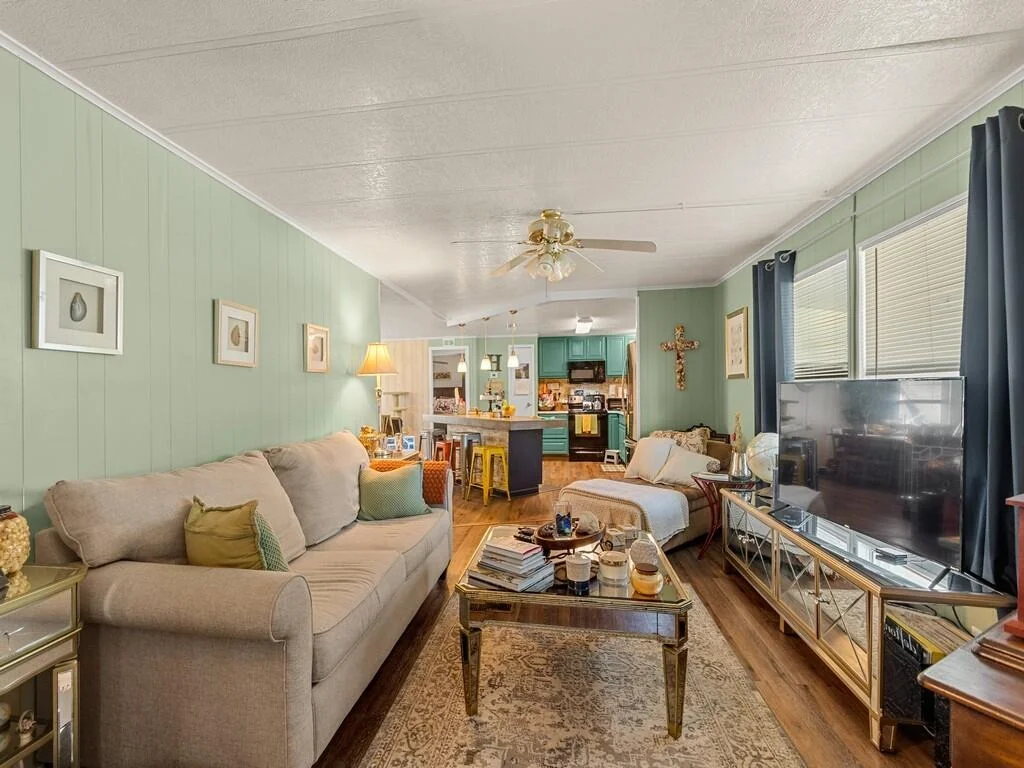 Photo of 385 NE Jade Circle