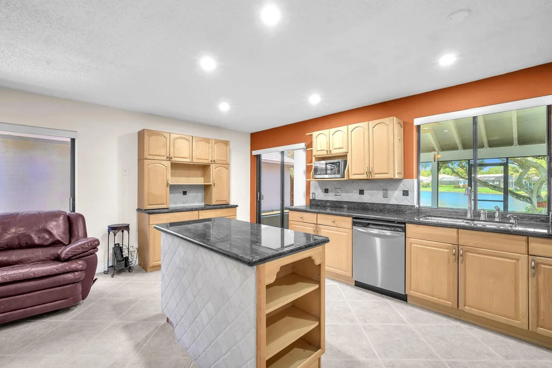 Photo of 2097 Montpeliar