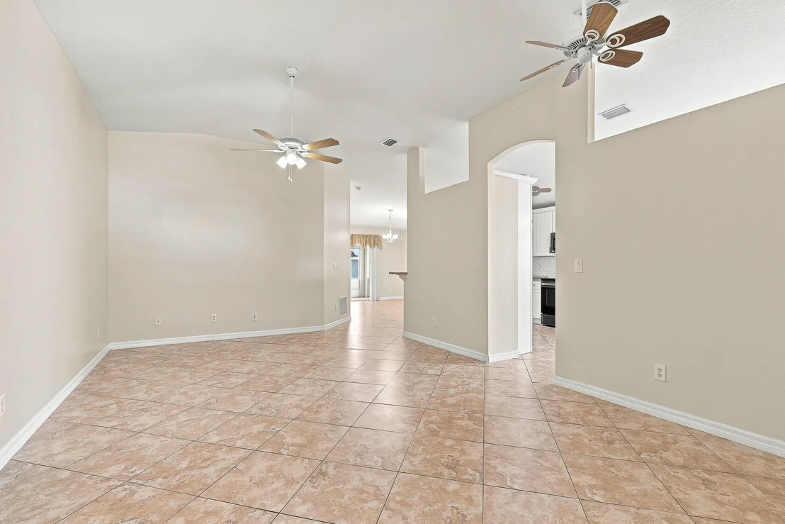 Photo of 815 Greenleaf Circle