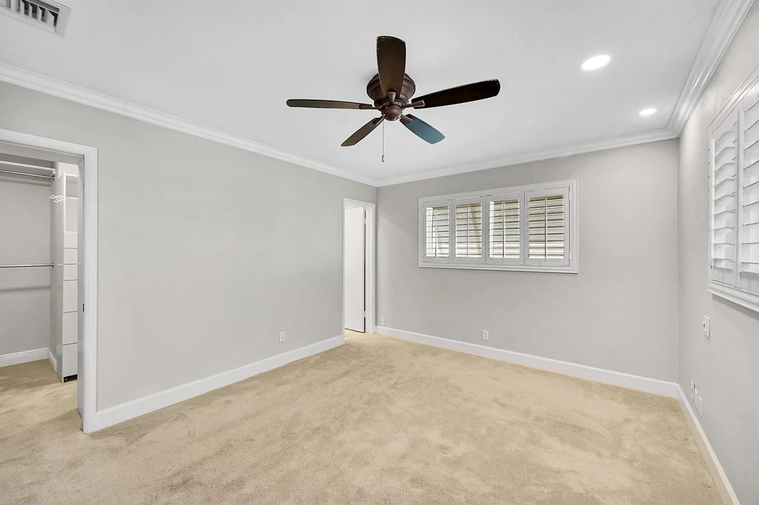 Photo of 2585 SE 6th Street