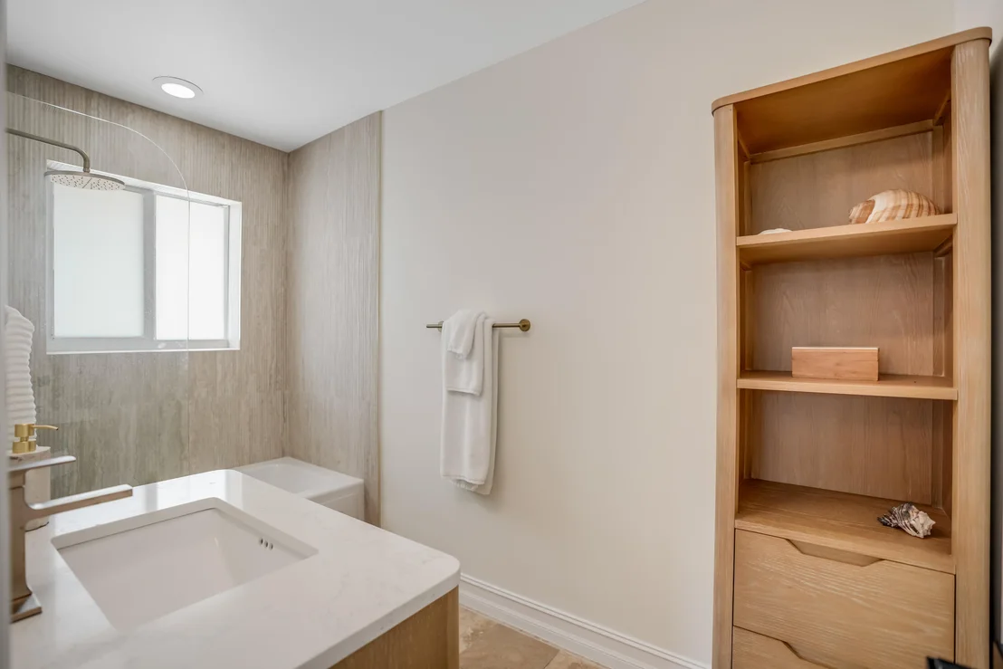 Photo of 2400 N Riverside Drive