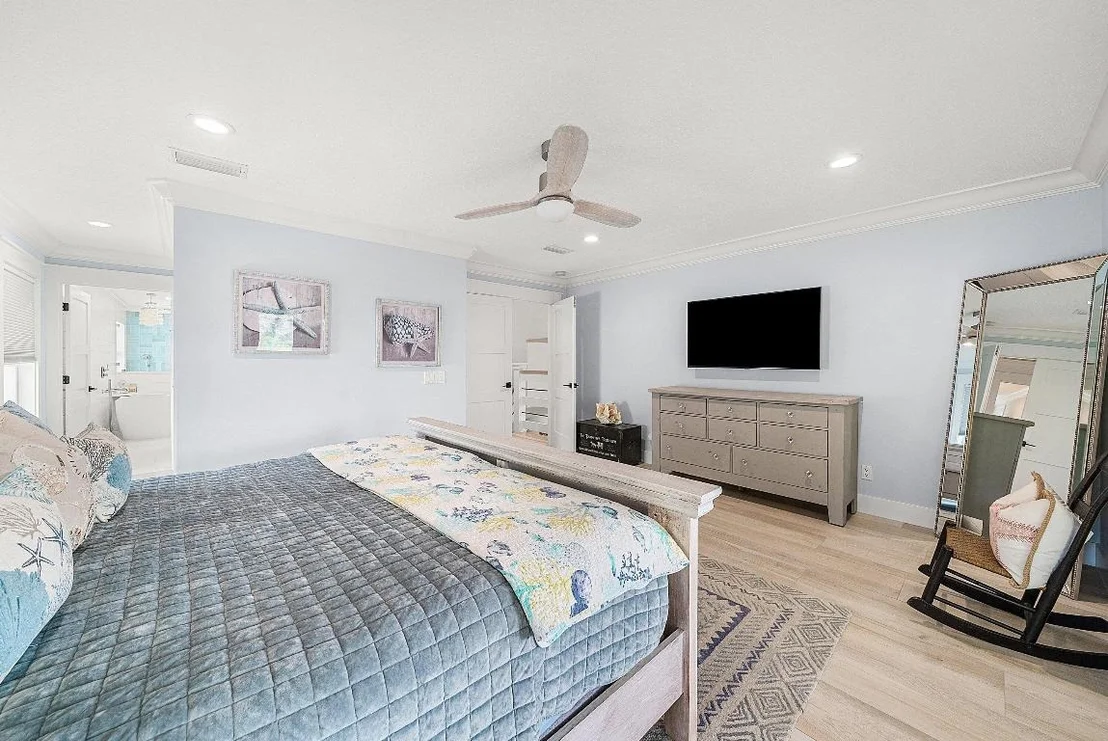 Photo of 906 Dolphin Drive