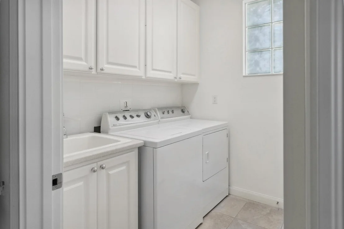 Photo of 2616 E Community Drive