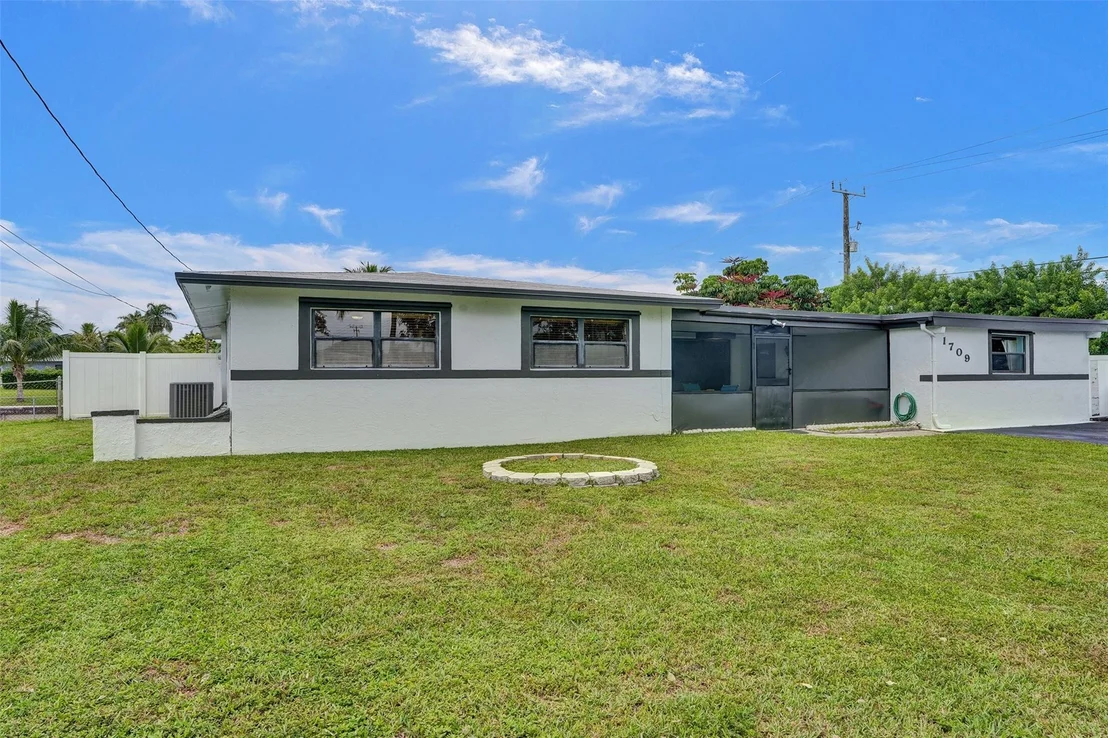 Photo of 1709 E River Drive