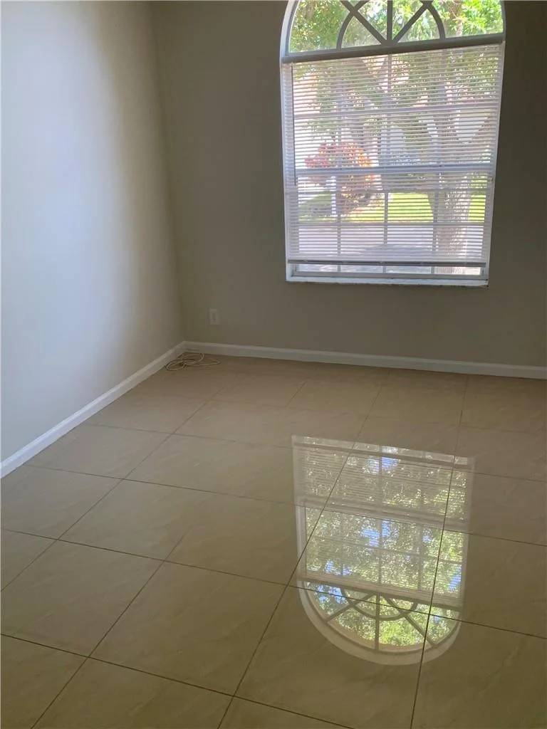 Photo of 1041 Fairfax Circle