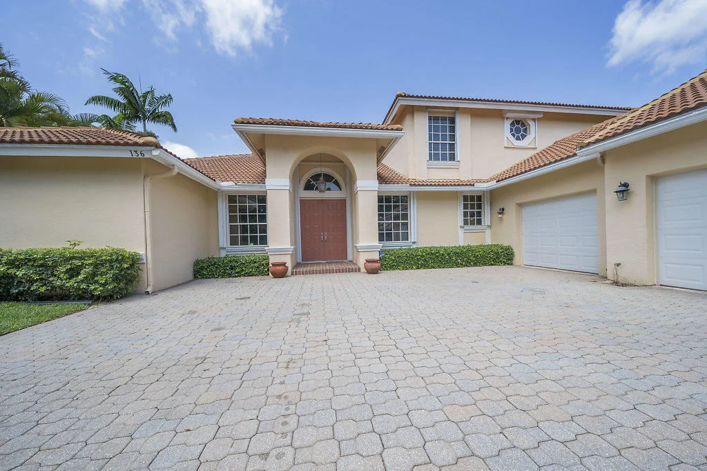 Photo of 136 N River Drive E
