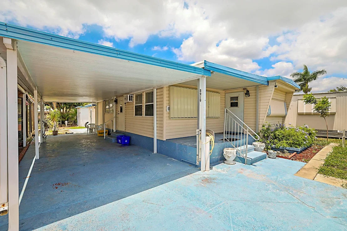 Photo of 8919 Palm Street