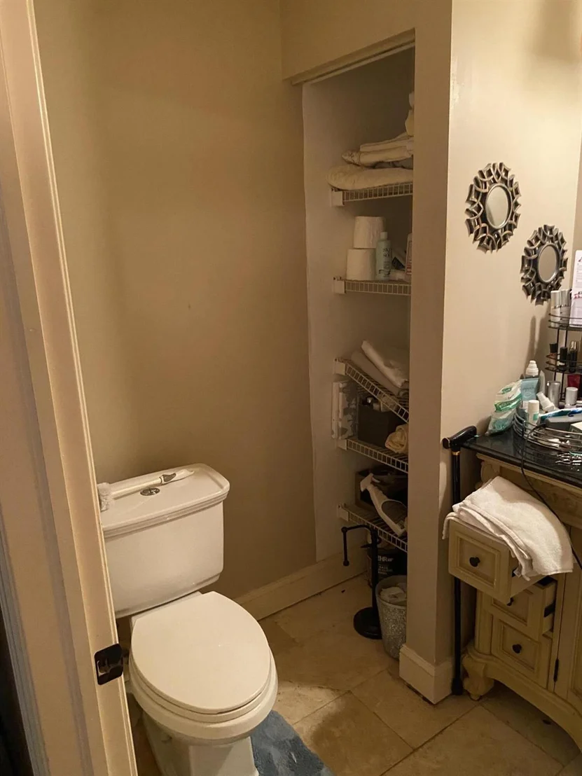 Photo of 7134 Le Chalet Boulevard