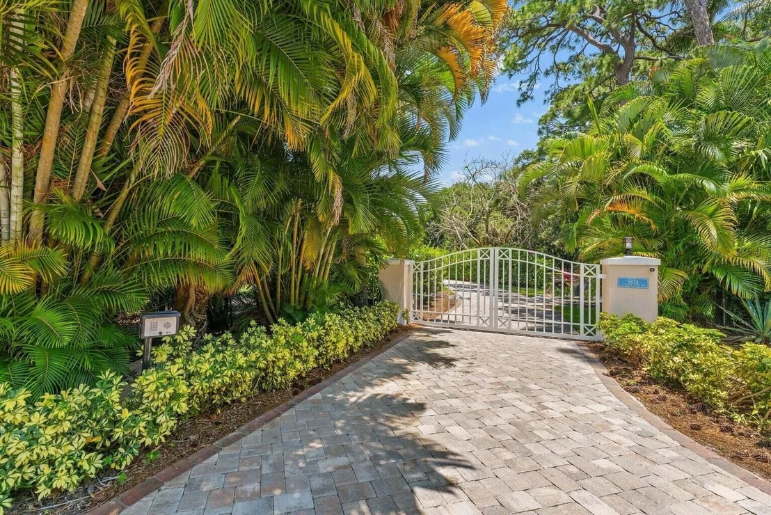 Photo of 5874 Pennock Point Road