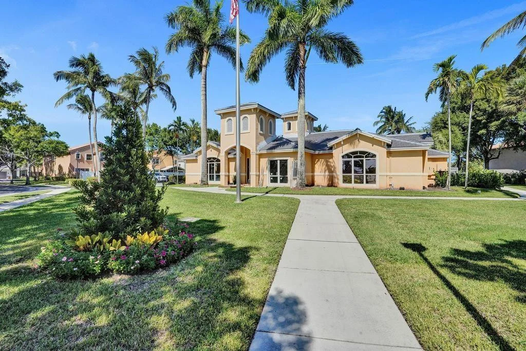 Photo of 1660 W Classical Boulevard
