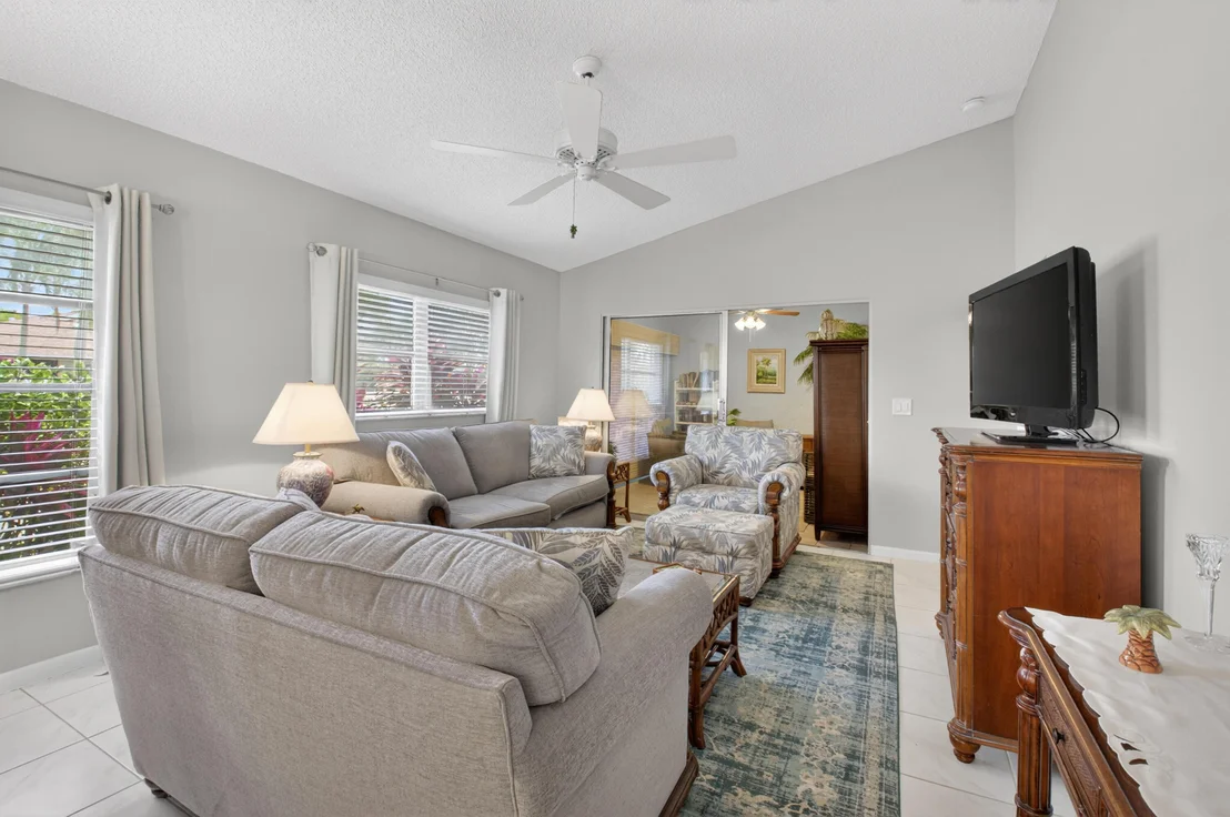 Photo of Unit A at 8130 Springtree Road