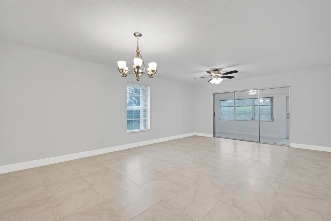 Photo of 891 Worcester Lane