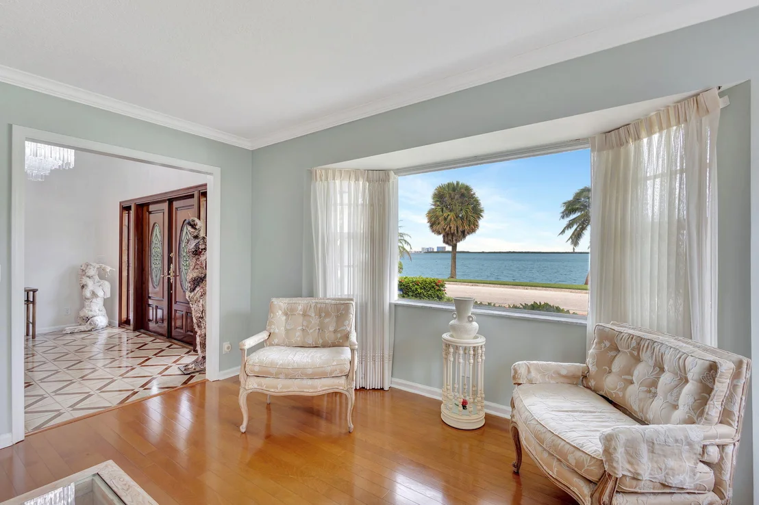Photo of 1141 Pine Point Road