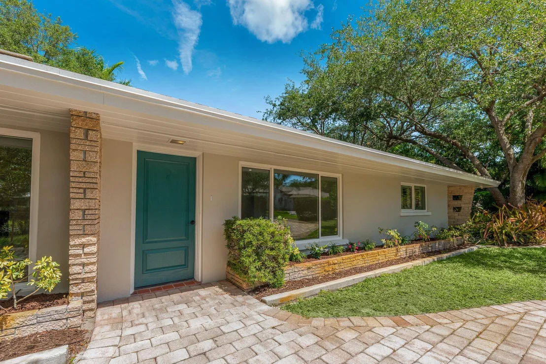 Photo of 614 SW Overlook Dr Drive