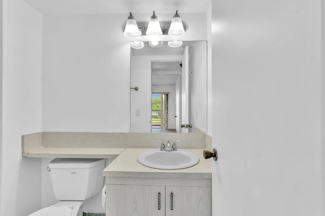 Photo of 3076 Cornwall D