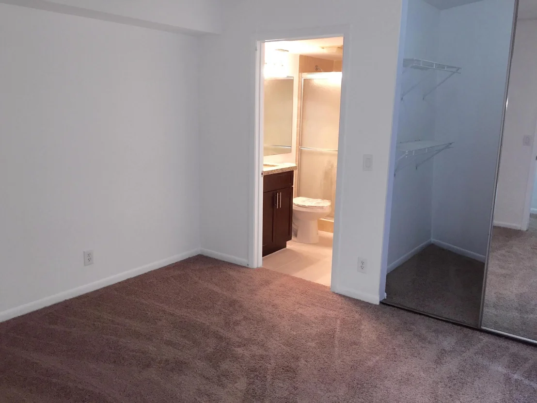 Photo of Unit D at 8152 Thames Boulevard