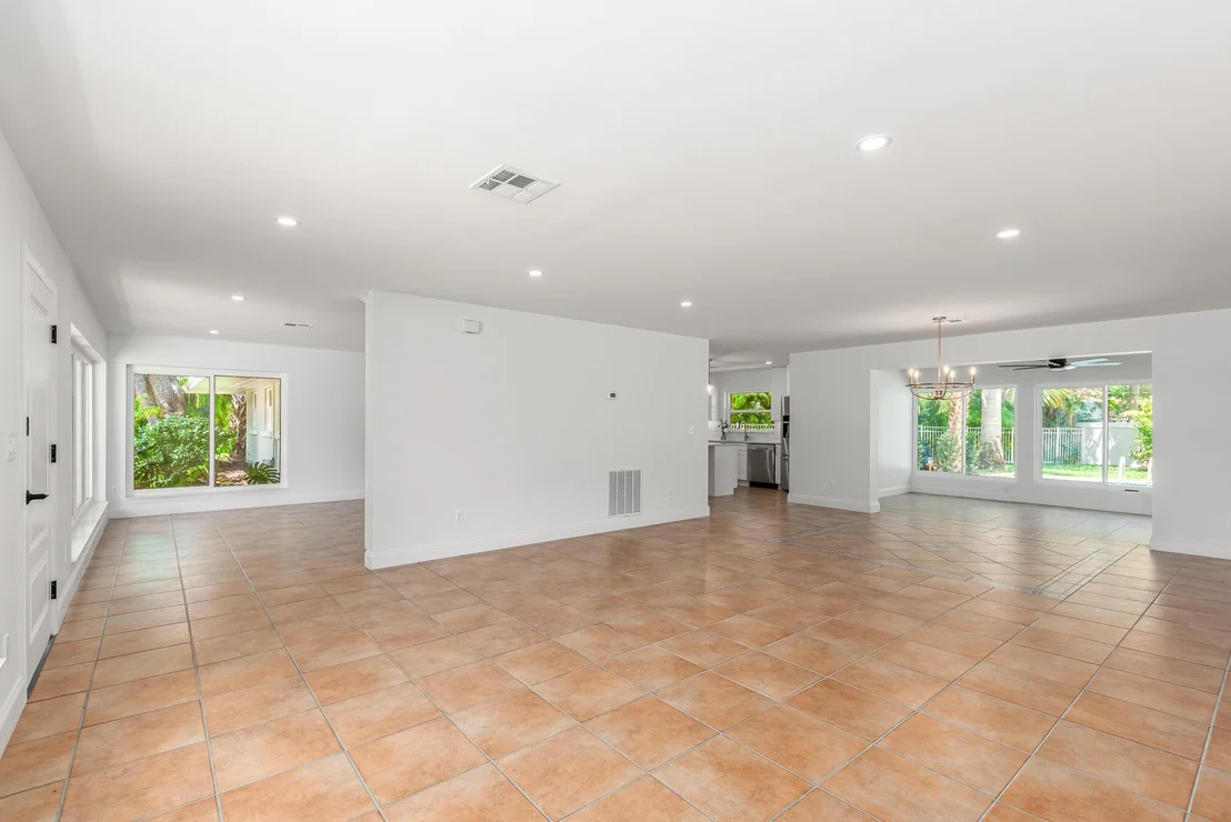 Photo of 614 SW Overlook Dr Drive