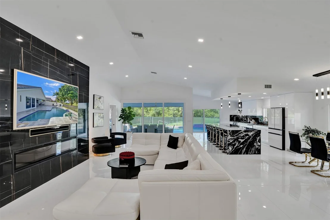 Photo of 11180 Clover Leaf Circle