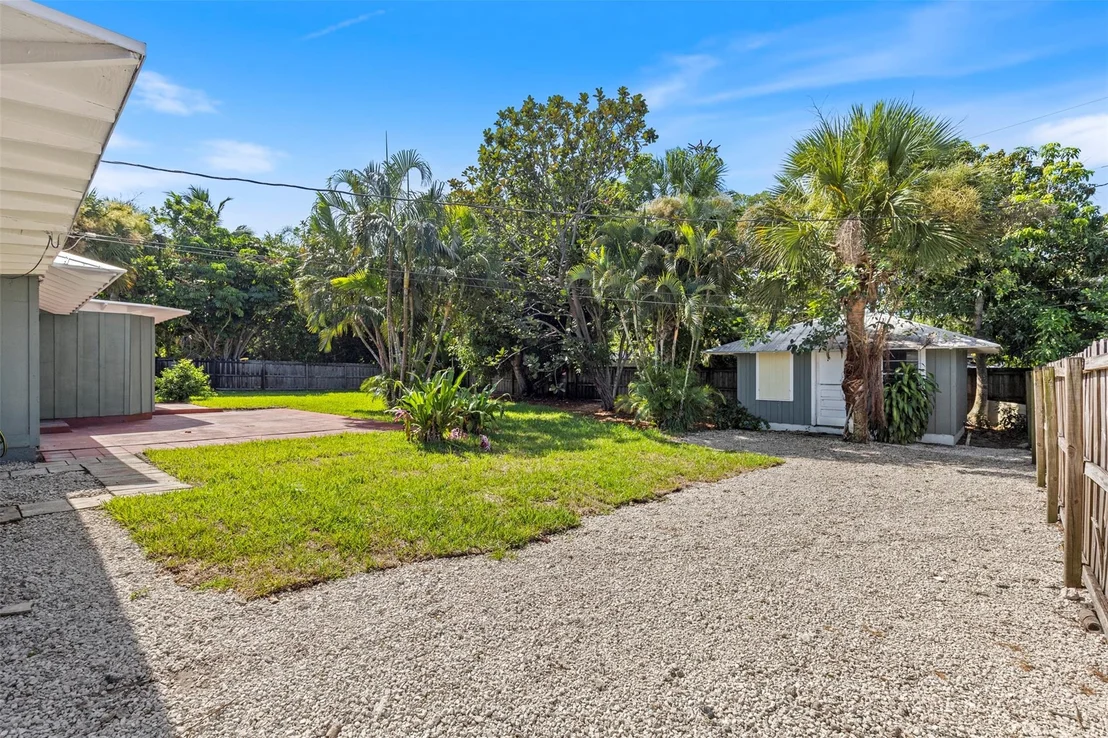 Photo of 333 SW Manor Drive
