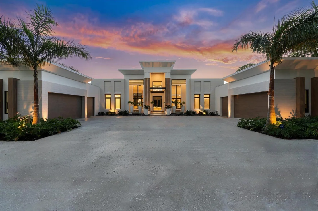 Photo of 2520 Greenbriar Drive