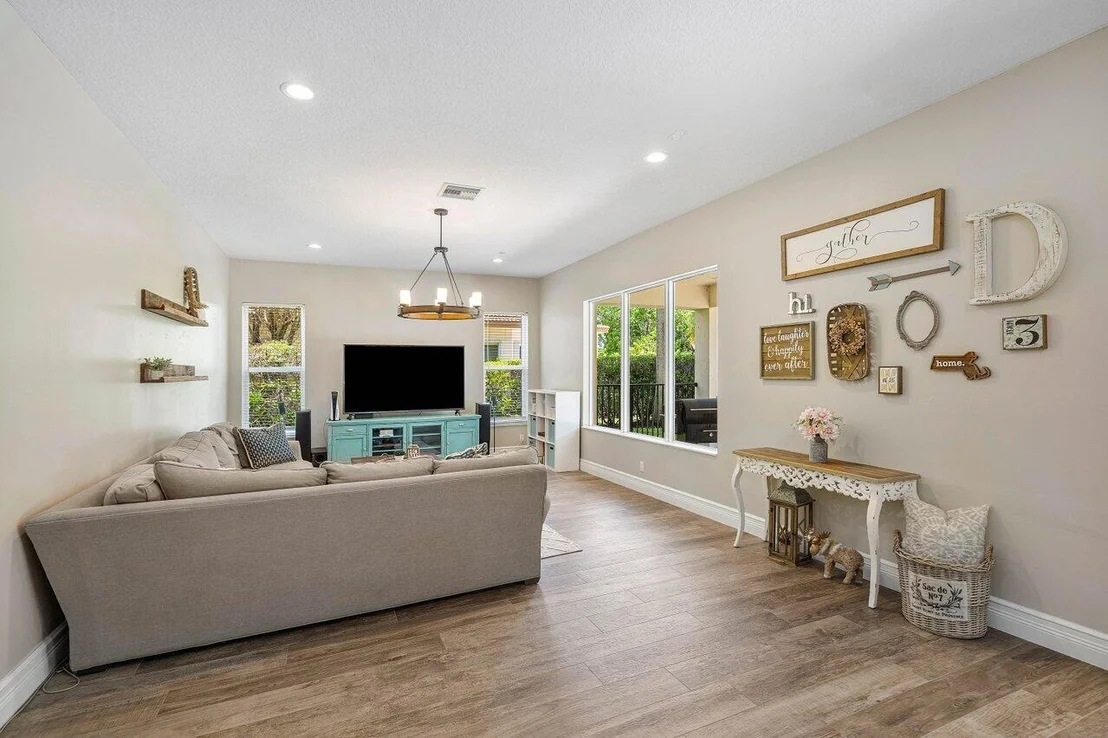 Photo of 644 Forest Bent Boulevard