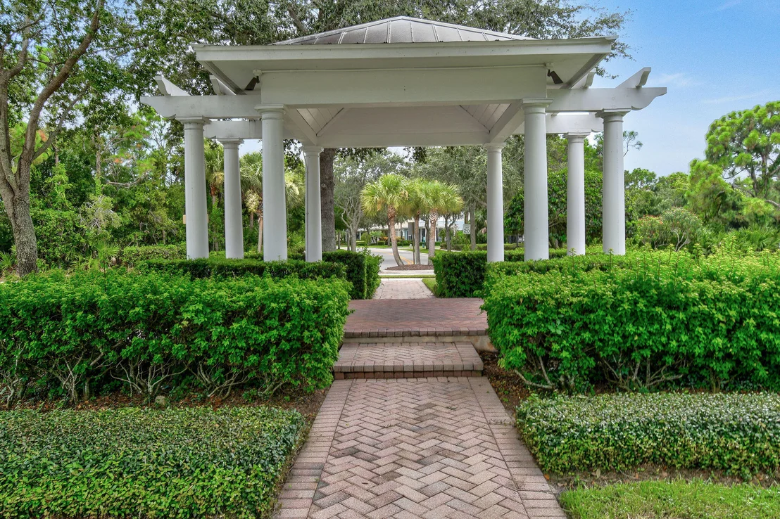 Photo of 256 W Bay Cedar Circle