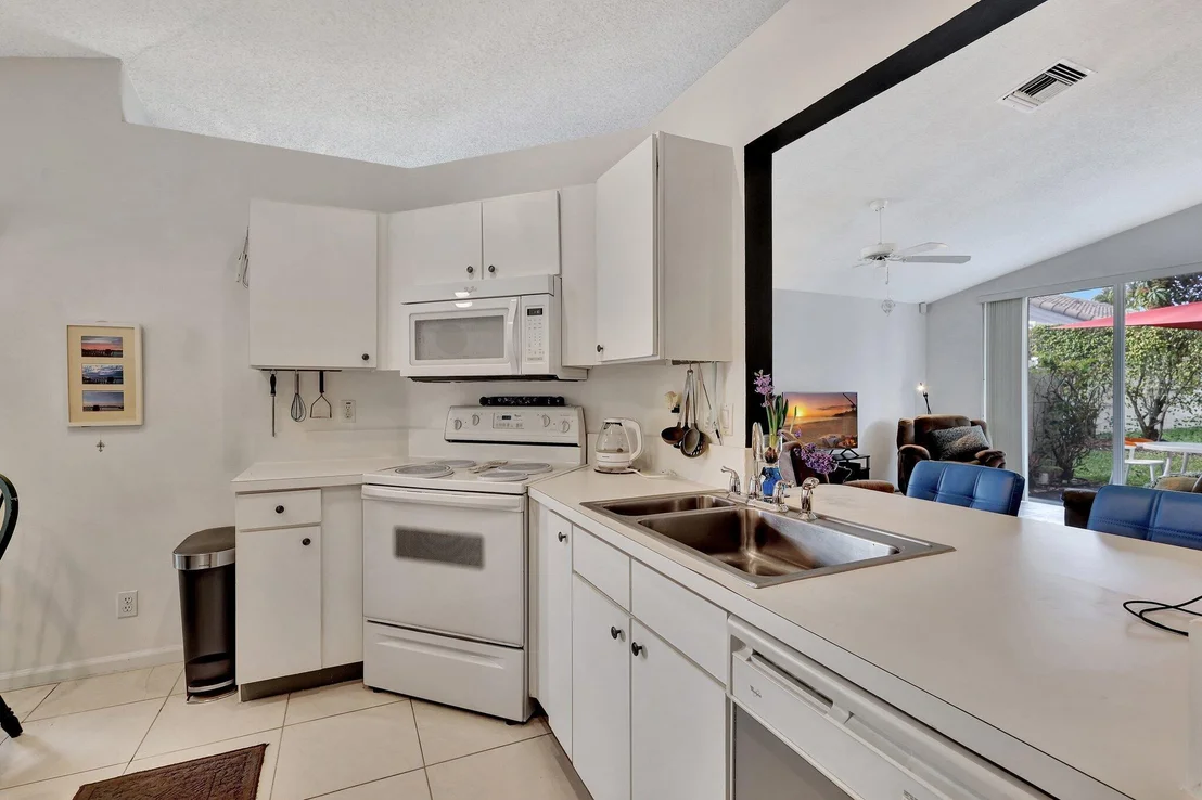 Photo of 8177 Palm Gate Drive