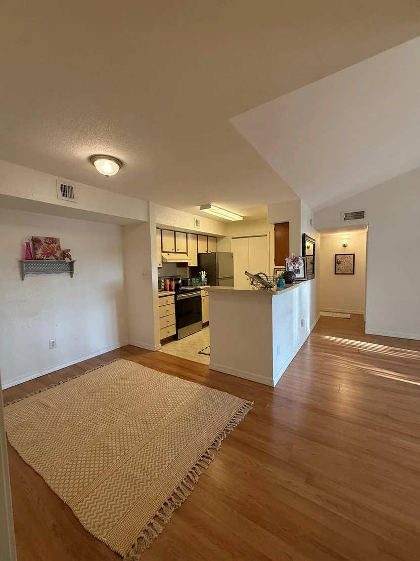 Photo of Unit 737 at 875 Riverside Drive