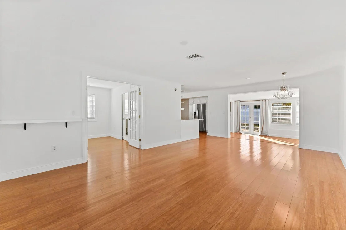 Photo of 1467 Cochran Drive