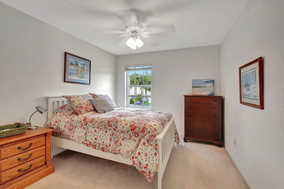 Photo of 7613 Charing Cross Lane
